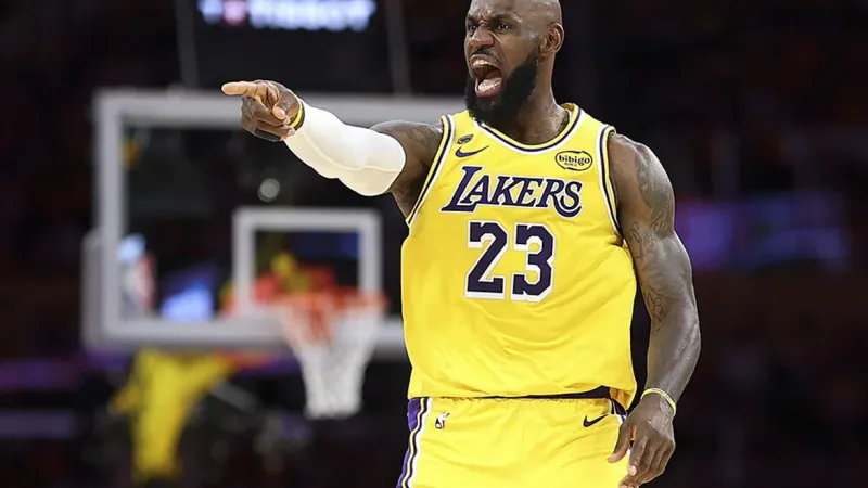 LeBron James Plays 2000th Game, Lakers Lose LeBron James Plays 2000th Game, Lakers Lose